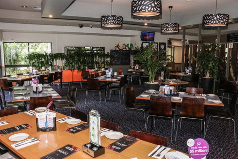 Salisbury Hotel Motel - Whitsundays Accommodation 4