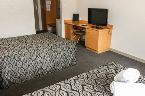Salisbury Hotel Motel - Whitsundays Accommodation 16