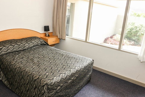 Salisbury Hotel Motel - Whitsundays Accommodation 23