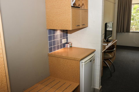 Salisbury Hotel Motel - Whitsundays Accommodation 14