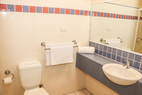 Salisbury Hotel Motel - Whitsundays Accommodation 12