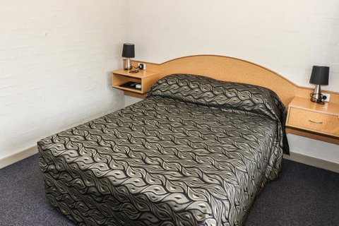 Salisbury Hotel Motel - Whitsundays Accommodation 22