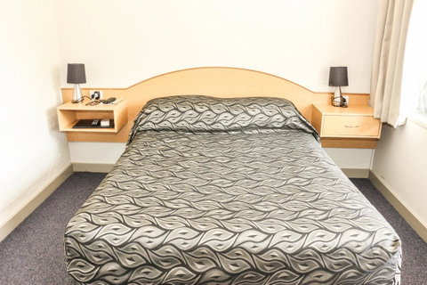 Salisbury Hotel Motel - Whitsundays Accommodation 24