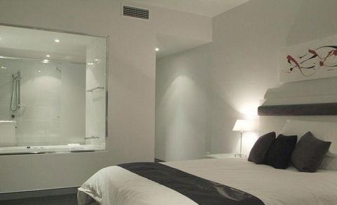 Hinchinbrook Holiday Apartments - Whitsundays Accommodation 7