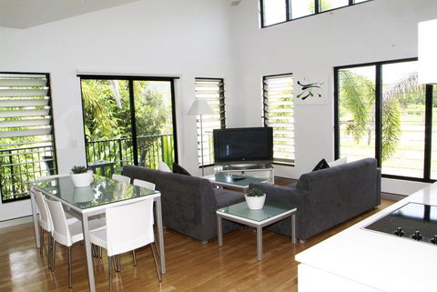 Hinchinbrook Holiday Apartments - Whitsundays Accommodation 24