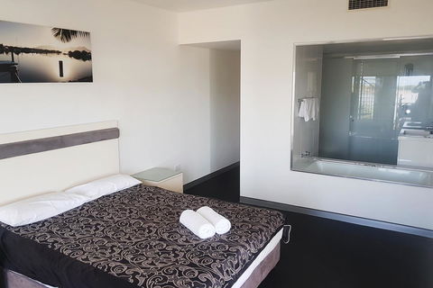 Hinchinbrook Holiday Apartments - Whitsundays Accommodation 11