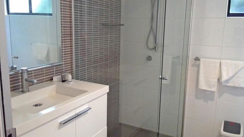 Hinchinbrook Holiday Apartments - Whitsundays Accommodation 9