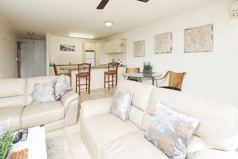 Burleigh Palms Holiday Apartments - Whitsundays Accommodation 25