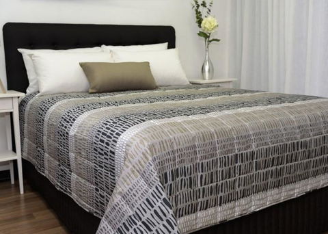Burleigh Palms Holiday Apartments - Whitsundays Accommodation 1