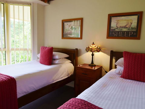 Apple Tree Cottage Montville - Whitsundays Accommodation 8