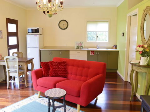 Apple Tree Cottage Montville - Whitsundays Accommodation 16