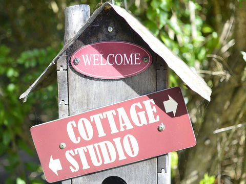 Apple Tree Cottage Montville - Whitsundays Accommodation 14