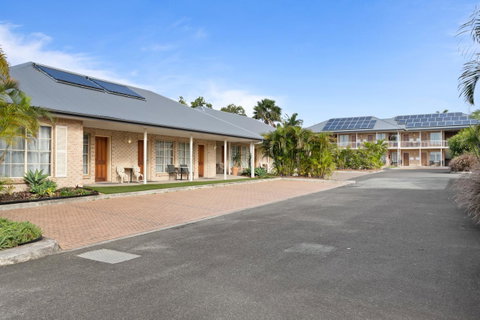 Coopers Colonial Motel - Whitsundays Accommodation 25