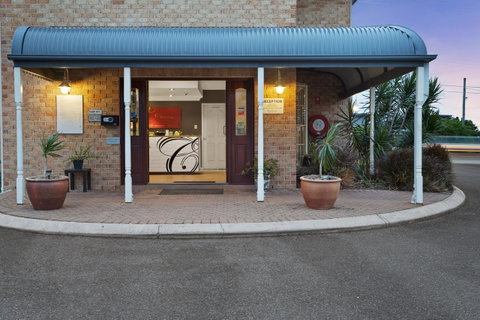 Coopers Colonial Motel - Whitsundays Accommodation 6