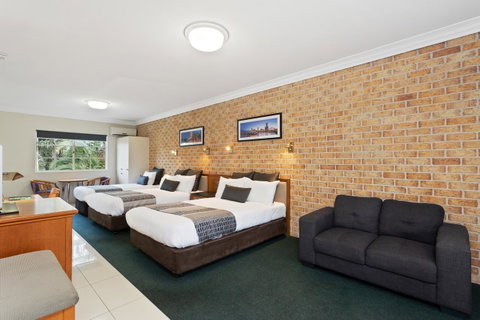 Coopers Colonial Motel - Whitsundays Accommodation 16
