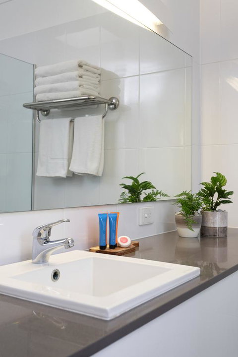 Coopers Colonial Motel - Whitsundays Accommodation 18