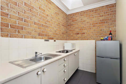 Coopers Colonial Motel - Whitsundays Accommodation 20
