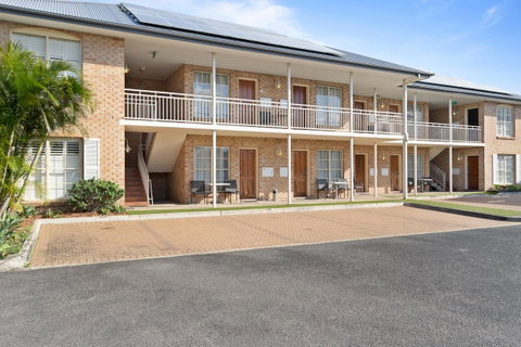 Coopers Colonial Motel - Whitsundays Accommodation 27