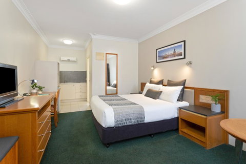 Coopers Colonial Motel - Whitsundays Accommodation 35