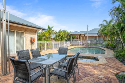 Coopers Colonial Motel - Whitsundays Accommodation 1