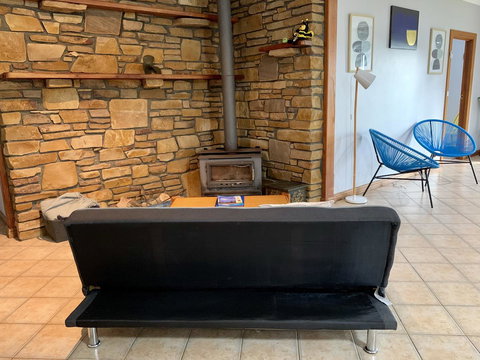 Beeâ€™s Place - 3 Bedroom Home On 10 Acres Of Land With Distant Ocean Views - Whitsundays Accommodation 3