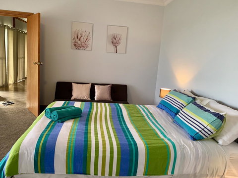 Beeâ€™s Place - 3 Bedroom Home On 10 Acres Of Land With Distant Ocean Views - Whitsundays Accommodation 5