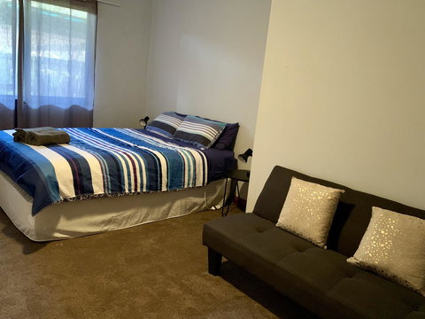 Beeâ€™s Place - 3 Bedroom Home On 10 Acres Of Land With Distant Ocean Views - Whitsundays Accommodation 6