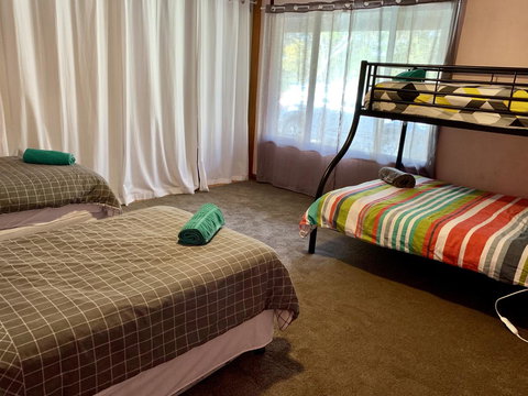 Beeâ€™s Place - 3 Bedroom Home On 10 Acres Of Land With Distant Ocean Views - Whitsundays Accommodation 7