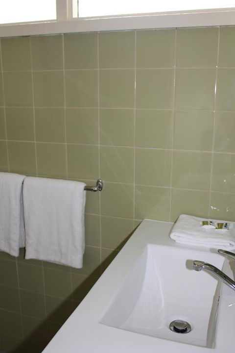 Arcadia Village Motel - Whitsundays Accommodation 12