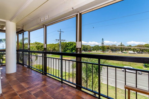 Spacious Unit Overlooking Moreton Bay - Boyd St, Woorim - Whitsundays Accommodation 9