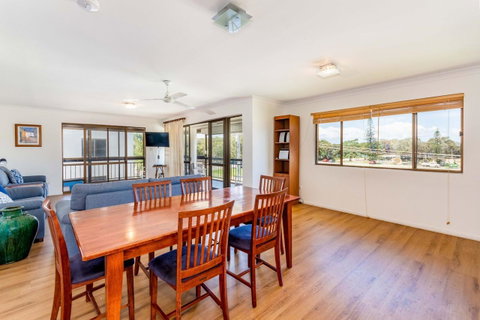 Spacious Unit Overlooking Moreton Bay - Boyd St, Woorim - Whitsundays Accommodation 7