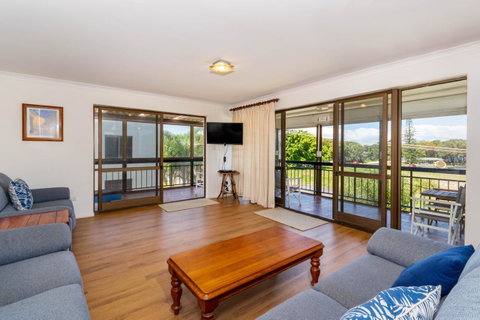Spacious Unit Overlooking Moreton Bay - Boyd St, Woorim - Whitsundays Accommodation 11