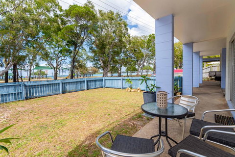 Charm And Comfort In This Ground Floor Unit With Water Views! Welsby Pde, Bongaree - Whitsundays Accommodation 0