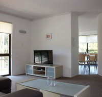 Close to Surf Beach Surf Club Hotel and Shops - Boyd St Woorim - Whitsundays Accommodation