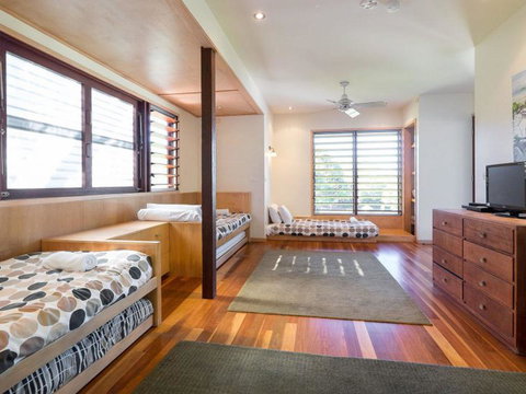 Laguna House - Whitsundays Accommodation 1