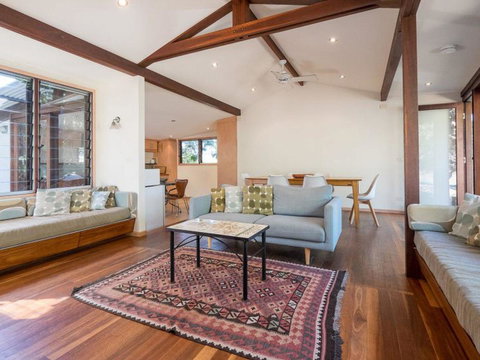 Laguna House - Whitsundays Accommodation 9