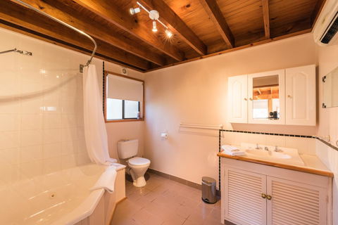 Parnella Adventure Bay, Bruny Island - Whitsundays Accommodation 9