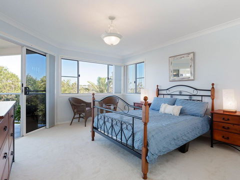 'GrandView', 10 Grandview Close - Huge House With Water Views, Aircon, WIFI, Netflix, Foxtel & Billiard Table - Whitsundays Accommodation 1