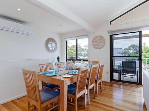 'Sandy Point Haven', 21a Sandy Point Rd - Stylish Haven With WIFI, Air Conditioning & Water Views - Whitsundays Accommodation 3