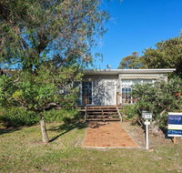 'The Croft' 11 Boulder Bay Rd - Cosy Beach House with Aircon  only 270m to the Beach - Whitsundays Accommodation