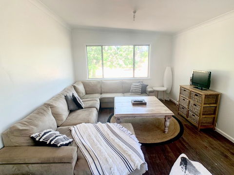 'The Wattles' - True Country Escape Near Wineries - Borenore - Whitsundays Accommodation 2