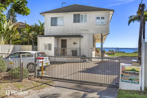 'Yacaaba' Beautiful Waterfront Location - Whitsundays Accommodation 0