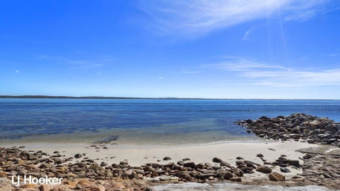 'Yacaaba' Beautiful Waterfront Location - Whitsundays Accommodation 2