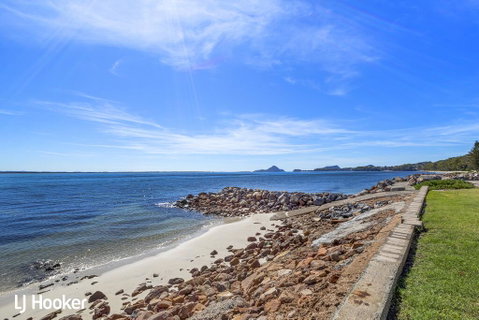 'Yacaaba' Beautiful Waterfront Location - Whitsundays Accommodation 1