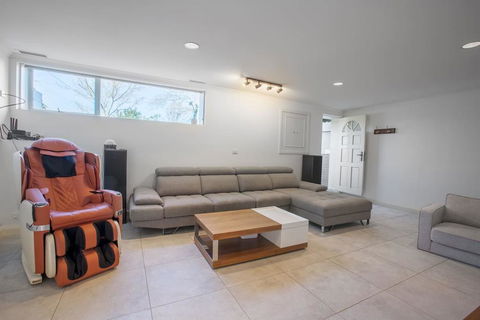 , , , Alice Wonderland, , ,  In 4 Beds House - Whitsundays Accommodation 2