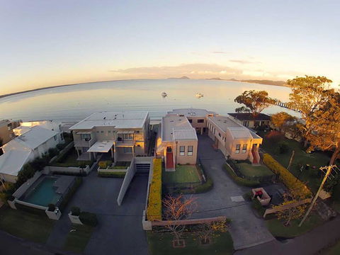 1 'Seaside Splendour' 137 Soldiers Point Road - Beautiful Unit On The Waterfront - Whitsundays Accommodation 0