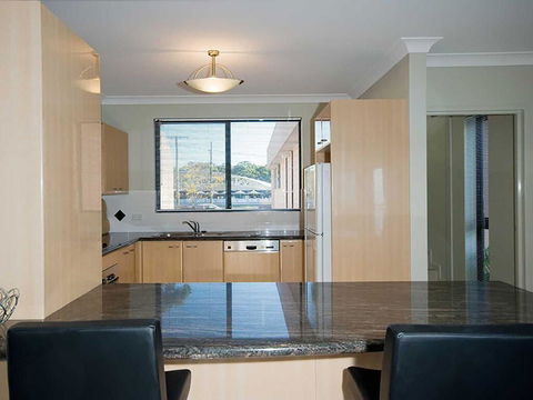 1 'Seaside Splendour' 137 Soldiers Point Road - Beautiful Unit On The Waterfront - Whitsundays Accommodation 3