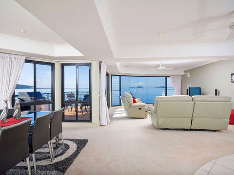 1 'Seaside Splendour' 137 Soldiers Point Road - Beautiful Unit On The Waterfront - Whitsundays Accommodation 1