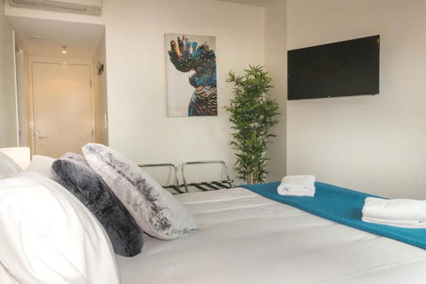 1 Bedroom Studio Apartment Near Eagle Street - Whitsundays Accommodation 0