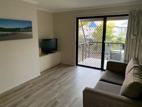 1 Bedroom Unit In 4 Star Tropical Resort In Noosaville - Whitsundays Accommodation 3